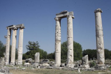 07-07-2023 Aydın Türkiye: Afrodizyak Antik Şehir arkeoloji sahasındaki Tetrapylon heykeli