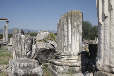 07-07-2023 Aydın Türkiye: Afrodizyak Antik Şehir arkeoloji sahasındaki Tetrapylon heykeli