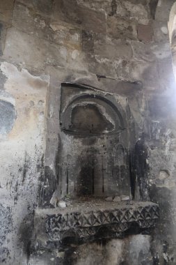 24-09-2024 Derinkuyu Nevsehir Türkiye: Derinkuyu Yeraltı Kenti 'nin iç odası volkanik kayalara oyuldu