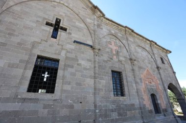 24-09-2024 Derinkuyu Nevsehir Türkiye: Derinkuyu Yeraltı Kenti 'nin iç odası volkanik kayalara oyuldu