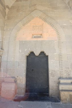 24-09-2024 Derinkuyu Nevsehir Türkiye: Derinkuyu Yeraltı Kenti 'nin iç odası volkanik kayalara oyuldu