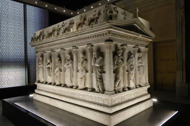 14-11-2025 İstanbul Türkiye: İstanbul Arkeoloji Müzeleri tarihi neoklasik cephe