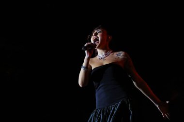 12-08-2025 İstanbul Türkiye: Melek Mosso Sahnede Canlı Gösteriyor