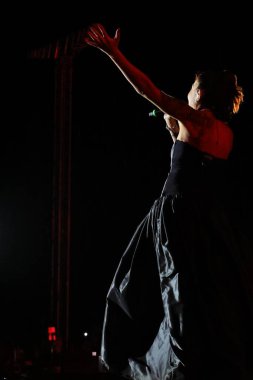 12-08-2025 İstanbul Türkiye: Melek Mosso Sahnede Canlı Gösteriyor