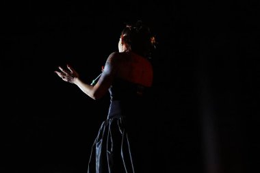 12-08-2025 İstanbul Türkiye: Melek Mosso Sahnede Canlı Gösteriyor