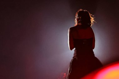 12-08-2025 İstanbul Türkiye: Melek Mosso Sahnede Canlı Gösteriyor