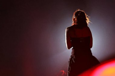 12-08-2025 İstanbul Türkiye: Melek Mosso Sahnede Canlı Gösteriyor