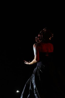 12-08-2025 İstanbul Türkiye: Melek Mosso Sahnede Canlı Gösteriyor