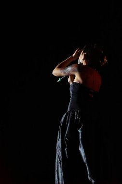 12-08-2025 İstanbul Türkiye: Melek Mosso Sahnede Canlı Gösteriyor