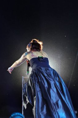 12-08-2025 İstanbul Türkiye: Melek Mosso Sahnede Canlı Gösteriyor