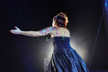 12-08-2025 İstanbul Türkiye: Melek Mosso Sahnede Canlı Gösteriyor