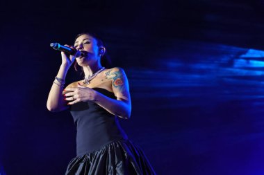 12-08-2025 İstanbul Türkiye: Melek Mosso Sahnede Canlı Gösteriyor