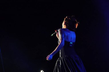 12-08-2025 İstanbul Türkiye: Melek Mosso Sahnede Canlı Gösteriyor