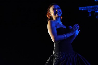 12-08-2025 İstanbul Türkiye: Melek Mosso Sahnede Canlı Gösteriyor