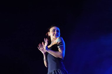 12-08-2025 İstanbul Türkiye: Melek Mosso Sahnede Canlı Gösteriyor