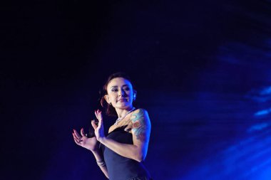 12-08-2025 İstanbul Türkiye: Melek Mosso Sahnede Canlı Gösteriyor