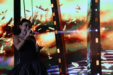 12-08-2025 İstanbul Türkiye: Melek Mosso Sahnede Canlı Gösteriyor