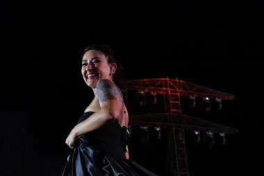 12-08-2025 İstanbul Türkiye: Melek Mosso Sahnede Canlı Gösteriyor