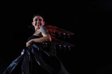 12-08-2025 İstanbul Türkiye: Melek Mosso Sahnede Canlı Gösteriyor