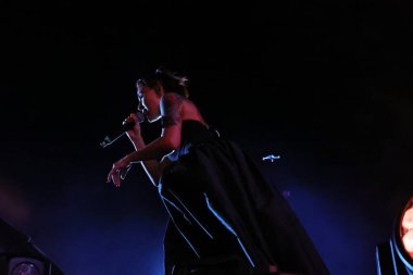 12-08-2025 İstanbul Türkiye: Melek Mosso Sahnede Canlı Gösteriyor