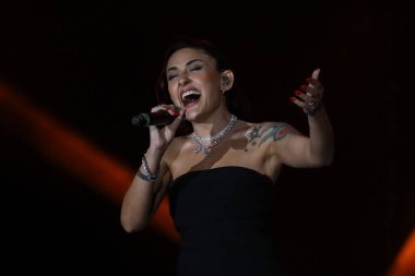 12-08-2025 İstanbul Türkiye: Melek Mosso Sahnede Canlı Gösteriyor