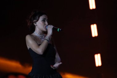 12-08-2025 İstanbul Türkiye: Melek Mosso Sahnede Canlı Gösteriyor