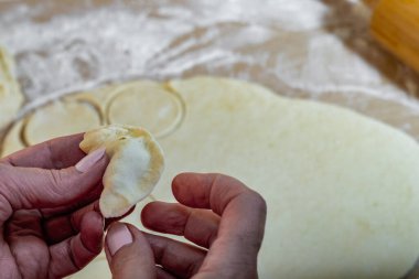 El yapımı hamurlar, dolma hamuru, geleneksel tatil yemekleri, ev yemeklerinin gerçekçi fotoğrafları, Paskalya ve Noel hazırlıkları.