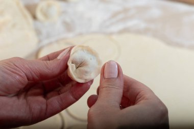 El yapımı hamurlar, dolma hamuru, geleneksel tatil yemekleri, ev yemeklerinin gerçekçi fotoğrafları, Paskalya ve Noel hazırlıkları.
