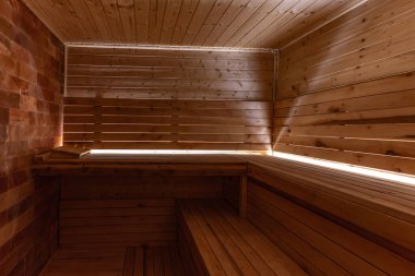 Boş, boş, ısıtmalı sauna Himalaya tuğla duvarı, saunada ahşap duvarlar, Finlandiya saunası, Himalaya tuzu yorucu spor eğitiminden sonra iyileşme.