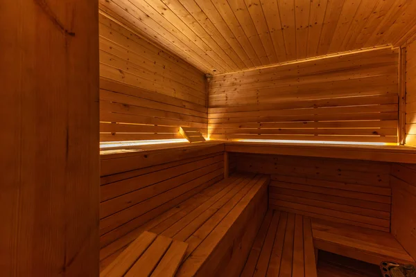 Boş, boş, ısıtmalı sauna Himalaya tuğla duvarı, saunada ahşap duvarlar, Finlandiya saunası, Himalaya tuzu yorucu spor eğitiminden sonra iyileşme.