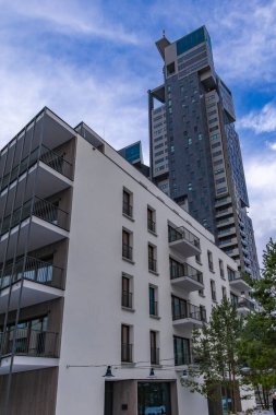 Gdynia, Polonya, Ocak 12026 Gdynia 'daki Su Kuleleri gökdeleninin modern mimarisi,