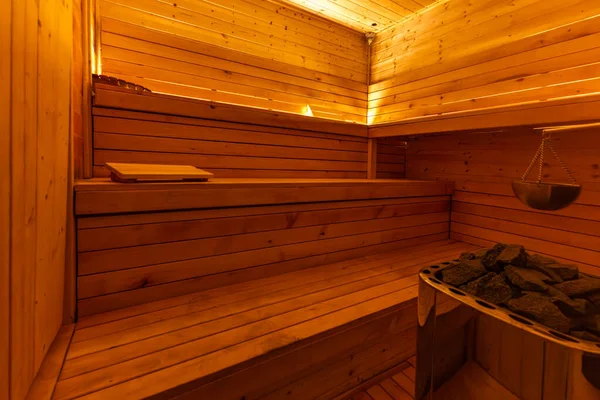 Boş, boş, ısıtmalı sauna Himalaya tuğla duvarı, saunada ahşap duvarlar, Finlandiya saunası, Himalaya tuzu yorucu spor eğitiminden sonra iyileşme.