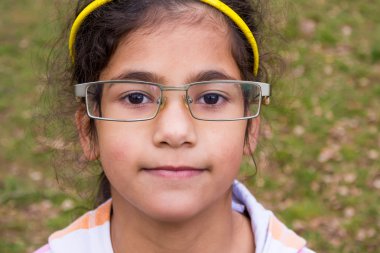 Komik çocuk kız giyim çok büyük gözlük