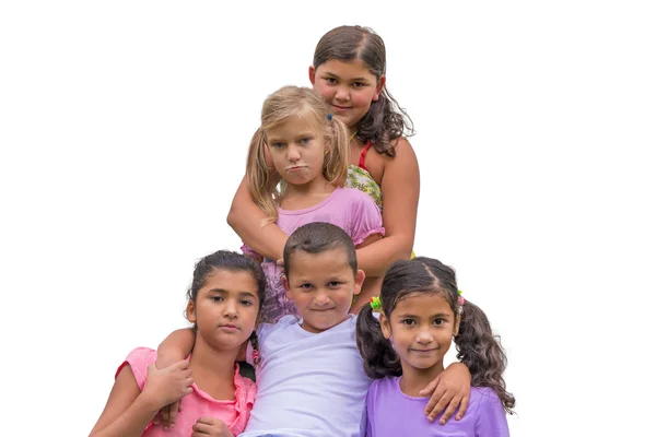 Fratello e sorelle bambini in famiglia zingara abbracciare unhap bianco — Foto Stock