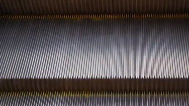 yürüyen merdiven adımlar yeraltı