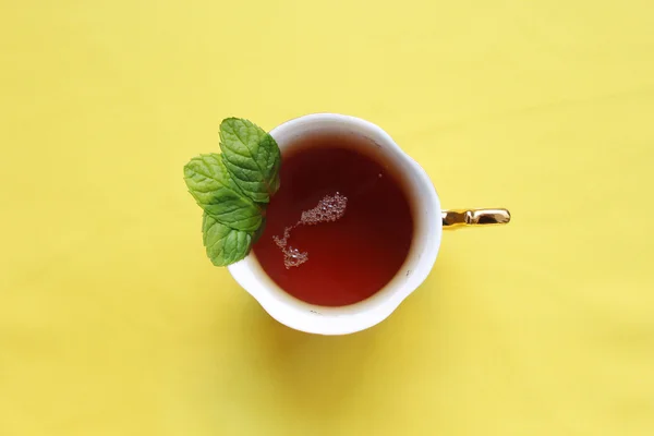 Cup tea and mint — Stock Photo, Image