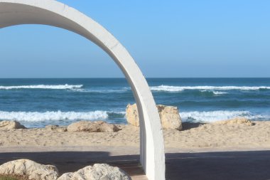 Sahilde kemer