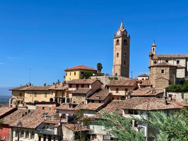 Montforte d 'Alba, Piedmont, İtalya' nın panoramik manzarası. Yüksek kalite fotoğraf