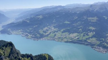 Walensee 'nin panoramik manzarası Leistchamm, St. Gallen, İsviçre' den görüldü. Yüksek kalite 4k görüntü