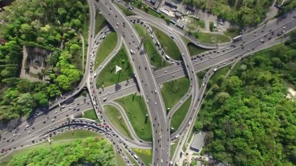 Volando por encima de la autopista — Vídeo de stock