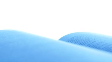 Geceleri İncil okuma