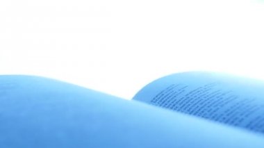 Geceleri İncil okuma