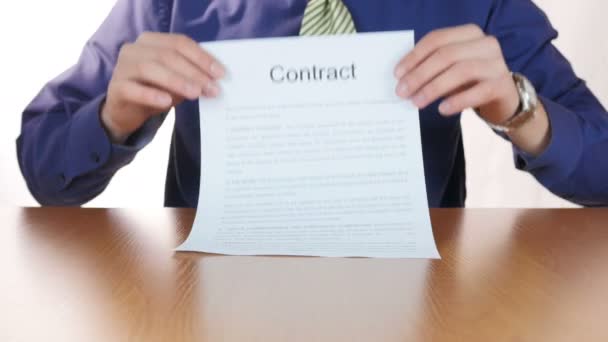 Бізнесмен знищити контракт — стокове відео