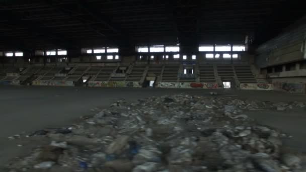 Arena de hielo abandonado — Vídeo de stock