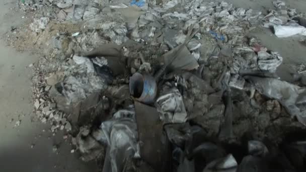 Basura en el edificio — Vídeo de stock