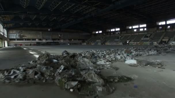 Lot do opuszczonych Ice Arena Tribune — Wideo stockowe