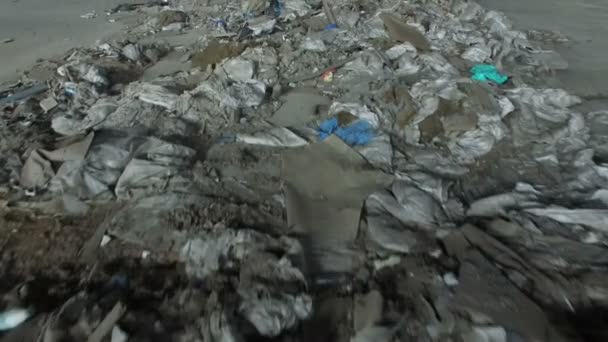 Müll im Gebäude — Stockvideo