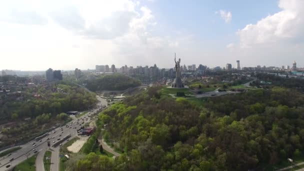 Voando sobre a cidade — Vídeo de Stock