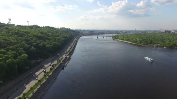 La portée sur la rivière — Video