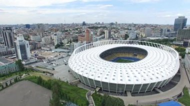 Stadium yanında ağaçlar